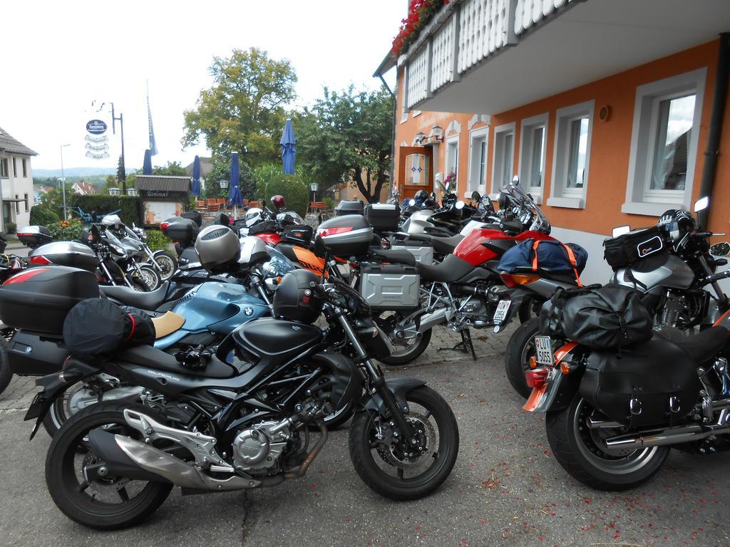 Landgasthof Schutzen Hotel Tengen Esterno foto