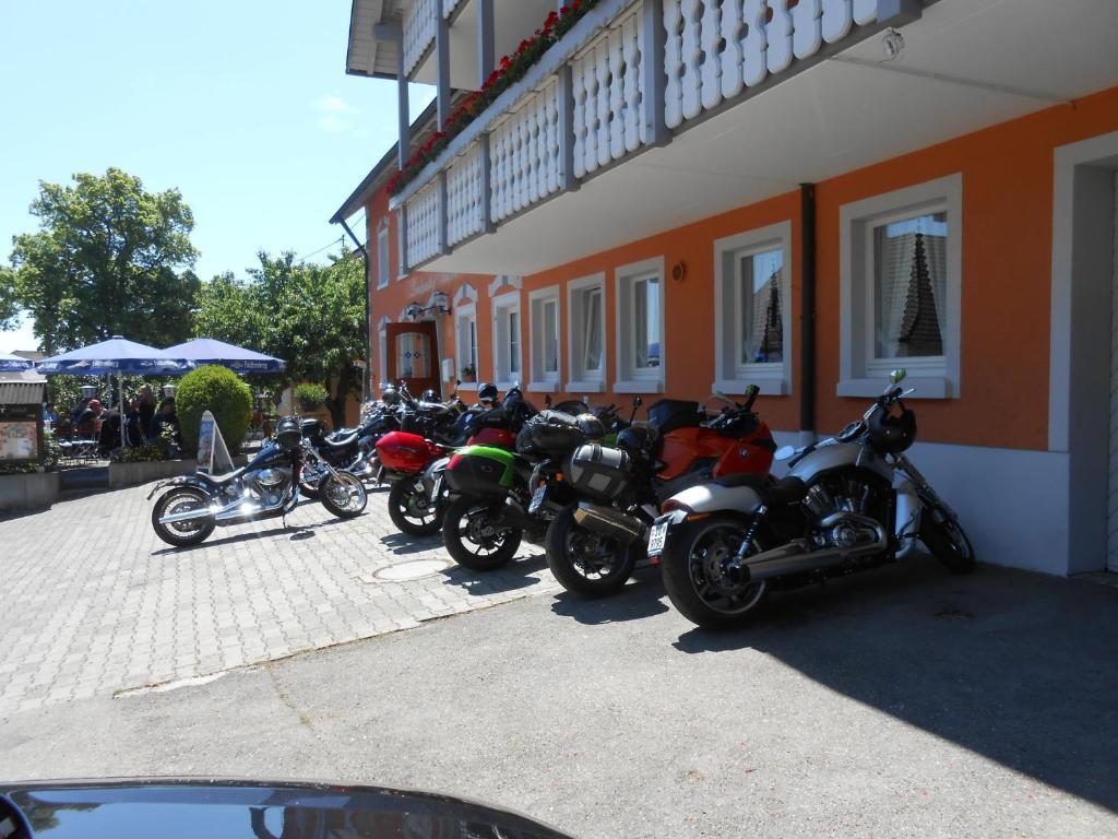 Landgasthof Schutzen Hotel Tengen Esterno foto