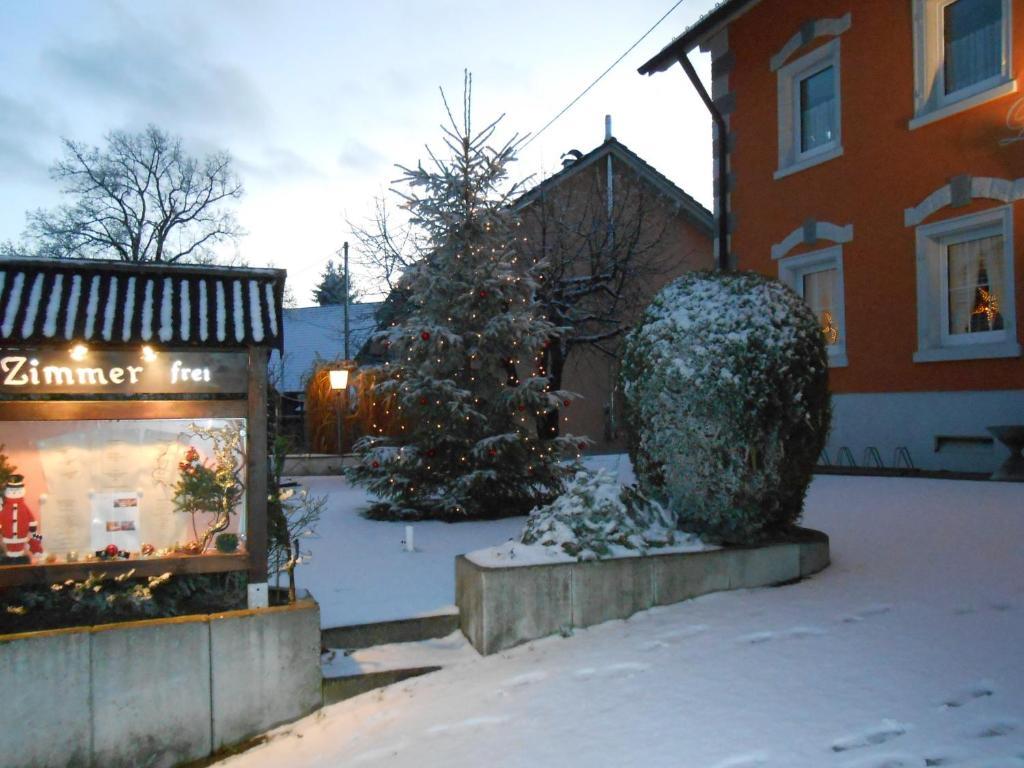 Landgasthof Schutzen Hotel Tengen Esterno foto